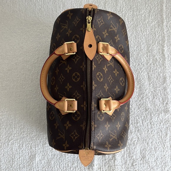 Louis Vuitton Monogram Speedy 30 - Picture 9 of 17